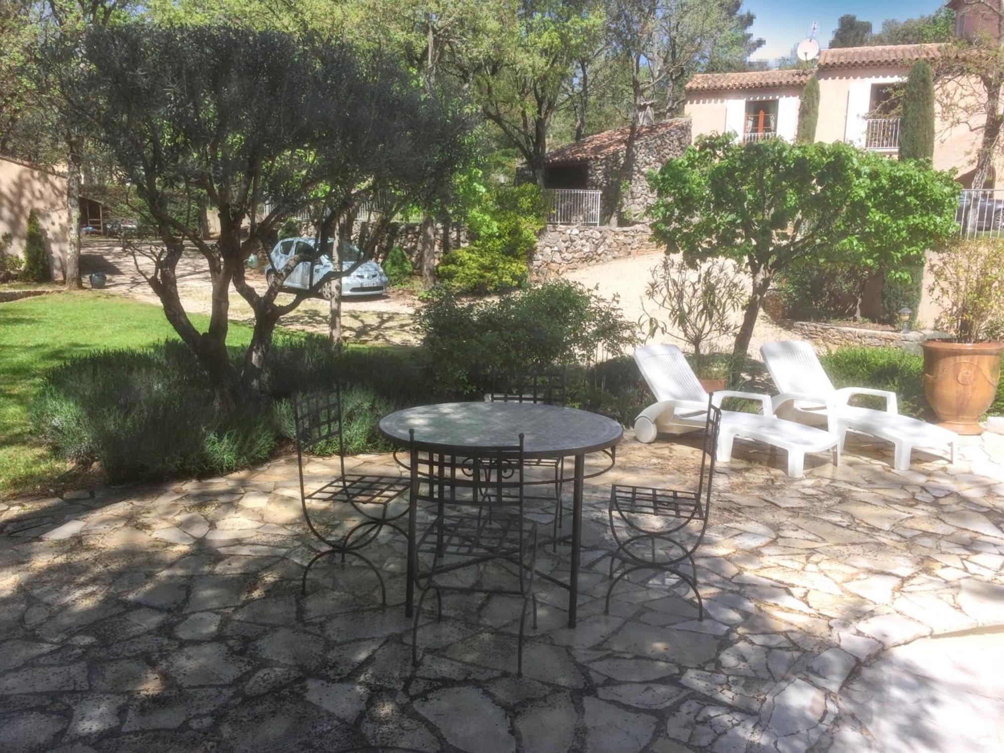 Villa Spacieuse Avec Piscine A Saint Maximin Exterior foto